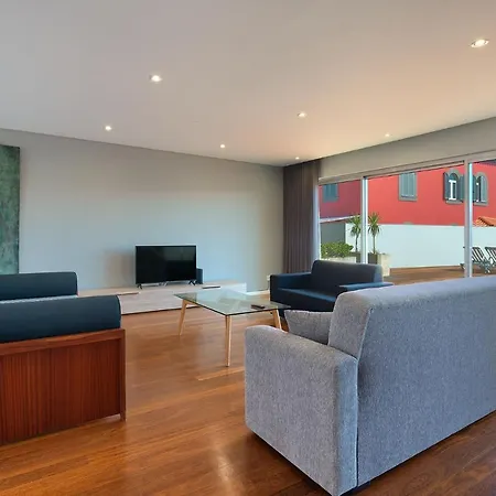 Villa Luxury Nogueira With Private Pool By Hr Madeira
